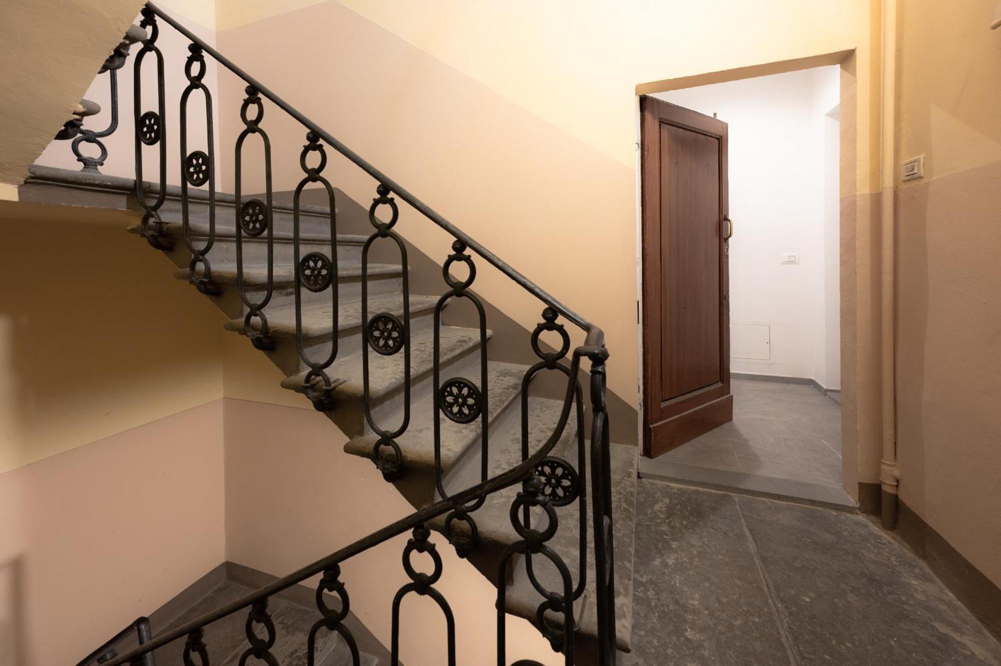 Via Ponte Alle Mosse, 19 - Florence Charming Apartments - A Chic, Newly Renovated Apartment Near Tram Leopolda, A Few Min From Downtown מראה חיצוני תמונה